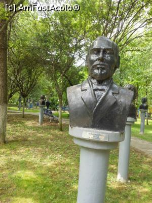 [P24] București - Grădina Valorilor Românești. George Coșbuc. » foto by iulianic
 - 
<span class="allrVoted glyphicon glyphicon-heart hidden" id="av1365645"></span>
<a class="m-l-10 hidden" id="sv1365645" onclick="voting_Foto_DelVot(,1365645,11447)" role="button">șterge vot <span class="glyphicon glyphicon-remove"></span></a>
<a id="v91365645" class=" c-red"  onclick="voting_Foto_SetVot(1365645)" role="button"><span class="glyphicon glyphicon-heart-empty"></span> <b>LIKE</b> = Votează poza</a> <img class="hidden"  id="f1365645W9" src="/imagini/loader.gif" border="0" /><span class="AjErrMes hidden" id="e1365645ErM"></span>