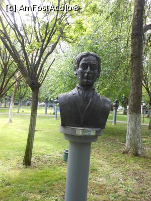 [P30] București - Grădina Valorilor Românești. Nicolae Tonitza. » foto by iulianic
 - 
<span class="allrVoted glyphicon glyphicon-heart hidden" id="av1365651"></span>
<a class="m-l-10 hidden" id="sv1365651" onclick="voting_Foto_DelVot(,1365651,11447)" role="button">șterge vot <span class="glyphicon glyphicon-remove"></span></a>
<a id="v91365651" class=" c-red"  onclick="voting_Foto_SetVot(1365651)" role="button"><span class="glyphicon glyphicon-heart-empty"></span> <b>LIKE</b> = Votează poza</a> <img class="hidden"  id="f1365651W9" src="/imagini/loader.gif" border="0" /><span class="AjErrMes hidden" id="e1365651ErM"></span>