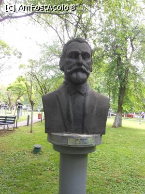 [P41] București - Grădina Valorilor Românești. Emil Racoviță. » foto by iulianic
 - 
<span class="allrVoted glyphicon glyphicon-heart hidden" id="av1365662"></span>
<a class="m-l-10 hidden" id="sv1365662" onclick="voting_Foto_DelVot(,1365662,11447)" role="button">șterge vot <span class="glyphicon glyphicon-remove"></span></a>
<a id="v91365662" class=" c-red"  onclick="voting_Foto_SetVot(1365662)" role="button"><span class="glyphicon glyphicon-heart-empty"></span> <b>LIKE</b> = Votează poza</a> <img class="hidden"  id="f1365662W9" src="/imagini/loader.gif" border="0" /><span class="AjErrMes hidden" id="e1365662ErM"></span>