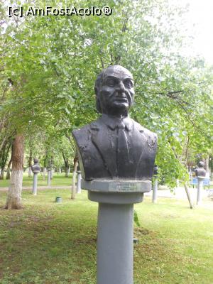 [P51] București - Grădina Valorilor Românești. Constantin Noica. » foto by iulianic
 - 
<span class="allrVoted glyphicon glyphicon-heart hidden" id="av1365672"></span>
<a class="m-l-10 hidden" id="sv1365672" onclick="voting_Foto_DelVot(,1365672,11447)" role="button">șterge vot <span class="glyphicon glyphicon-remove"></span></a>
<a id="v91365672" class=" c-red"  onclick="voting_Foto_SetVot(1365672)" role="button"><span class="glyphicon glyphicon-heart-empty"></span> <b>LIKE</b> = Votează poza</a> <img class="hidden"  id="f1365672W9" src="/imagini/loader.gif" border="0" /><span class="AjErrMes hidden" id="e1365672ErM"></span>
