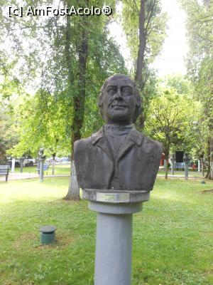 [P52] București - Grădina Valorilor Românești. Mircea Eliade. » foto by iulianic
 - 
<span class="allrVoted glyphicon glyphicon-heart hidden" id="av1365673"></span>
<a class="m-l-10 hidden" id="sv1365673" onclick="voting_Foto_DelVot(,1365673,11447)" role="button">șterge vot <span class="glyphicon glyphicon-remove"></span></a>
<a id="v91365673" class=" c-red"  onclick="voting_Foto_SetVot(1365673)" role="button"><span class="glyphicon glyphicon-heart-empty"></span> <b>LIKE</b> = Votează poza</a> <img class="hidden"  id="f1365673W9" src="/imagini/loader.gif" border="0" /><span class="AjErrMes hidden" id="e1365673ErM"></span>