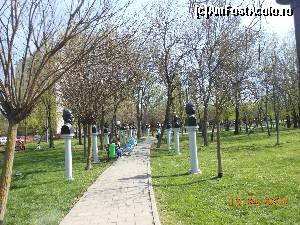 [P34] Parcul Tineretului - Platforma cu statui.  » foto by iulianic
 - 
<span class="allrVoted glyphicon glyphicon-heart hidden" id="av608660"></span>
<a class="m-l-10 hidden" id="sv608660" onclick="voting_Foto_DelVot(,608660,11447)" role="button">șterge vot <span class="glyphicon glyphicon-remove"></span></a>
<a id="v9608660" class=" c-red"  onclick="voting_Foto_SetVot(608660)" role="button"><span class="glyphicon glyphicon-heart-empty"></span> <b>LIKE</b> = Votează poza</a> <img class="hidden"  id="f608660W9" src="/imagini/loader.gif" border="0" /><span class="AjErrMes hidden" id="e608660ErM"></span>
