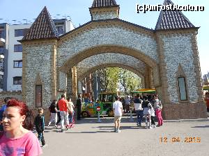 [P53] Parcul Tineretului - Ieşirea spre Şoseaua Olteniţei şi trenuleţul staţionat.  » foto by iulianic
 - 
<span class="allrVoted glyphicon glyphicon-heart hidden" id="av608691"></span>
<a class="m-l-10 hidden" id="sv608691" onclick="voting_Foto_DelVot(,608691,11447)" role="button">șterge vot <span class="glyphicon glyphicon-remove"></span></a>
<a id="v9608691" class=" c-red"  onclick="voting_Foto_SetVot(608691)" role="button"><span class="glyphicon glyphicon-heart-empty"></span> <b>LIKE</b> = Votează poza</a> <img class="hidden"  id="f608691W9" src="/imagini/loader.gif" border="0" /><span class="AjErrMes hidden" id="e608691ErM"></span>