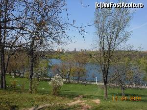 [P09] Parcul Tineretului - În zare se profilează monumentul din Parcul Carol.  » foto by iulianic
 - 
<span class="allrVoted glyphicon glyphicon-heart hidden" id="av608632"></span>
<a class="m-l-10 hidden" id="sv608632" onclick="voting_Foto_DelVot(,608632,11447)" role="button">șterge vot <span class="glyphicon glyphicon-remove"></span></a>
<a id="v9608632" class=" c-red"  onclick="voting_Foto_SetVot(608632)" role="button"><span class="glyphicon glyphicon-heart-empty"></span> <b>LIKE</b> = Votează poza</a> <img class="hidden"  id="f608632W9" src="/imagini/loader.gif" border="0" /><span class="AjErrMes hidden" id="e608632ErM"></span>