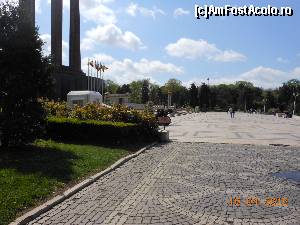[P35] Parcul Carol I - Spre platoul din faţa Mausoleului.  » foto by iulianic
 - 
<span class="allrVoted glyphicon glyphicon-heart hidden" id="av610884"></span>
<a class="m-l-10 hidden" id="sv610884" onclick="voting_Foto_DelVot(,610884,11447)" role="button">șterge vot <span class="glyphicon glyphicon-remove"></span></a>
<a id="v9610884" class=" c-red"  onclick="voting_Foto_SetVot(610884)" role="button"><span class="glyphicon glyphicon-heart-empty"></span> <b>LIKE</b> = Votează poza</a> <img class="hidden"  id="f610884W9" src="/imagini/loader.gif" border="0" /><span class="AjErrMes hidden" id="e610884ErM"></span>