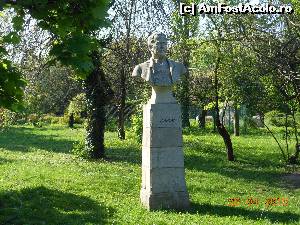 [P14] Bucureşti - Parcul Herăstrău. Bustul I. L. Caragiale.  » foto by iulianic
 - 
<span class="allrVoted glyphicon glyphicon-heart hidden" id="av612856"></span>
<a class="m-l-10 hidden" id="sv612856" onclick="voting_Foto_DelVot(,612856,11447)" role="button">șterge vot <span class="glyphicon glyphicon-remove"></span></a>
<a id="v9612856" class=" c-red"  onclick="voting_Foto_SetVot(612856)" role="button"><span class="glyphicon glyphicon-heart-empty"></span> <b>LIKE</b> = Votează poza</a> <img class="hidden"  id="f612856W9" src="/imagini/loader.gif" border="0" /><span class="AjErrMes hidden" id="e612856ErM"></span>