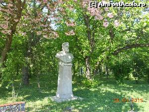 [P21] Bucureşti - Parcul Herăstrău. Bustul lui Victor Hugo.  » foto by iulianic
 - 
<span class="allrVoted glyphicon glyphicon-heart hidden" id="av612869"></span>
<a class="m-l-10 hidden" id="sv612869" onclick="voting_Foto_DelVot(,612869,11447)" role="button">șterge vot <span class="glyphicon glyphicon-remove"></span></a>
<a id="v9612869" class=" c-red"  onclick="voting_Foto_SetVot(612869)" role="button"><span class="glyphicon glyphicon-heart-empty"></span> <b>LIKE</b> = Votează poza</a> <img class="hidden"  id="f612869W9" src="/imagini/loader.gif" border="0" /><span class="AjErrMes hidden" id="e612869ErM"></span>