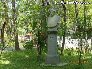 [P27] Bucureşti - Parcul Herăstrău. Bustul lui Al. Vlahuţă.  » foto by iulianic
 - 
<span class="allrVoted glyphicon glyphicon-heart hidden" id="av612880"></span>
<a class="m-l-10 hidden" id="sv612880" onclick="voting_Foto_DelVot(,612880,11447)" role="button">șterge vot <span class="glyphicon glyphicon-remove"></span></a>
<a id="v9612880" class=" c-red"  onclick="voting_Foto_SetVot(612880)" role="button"><span class="glyphicon glyphicon-heart-empty"></span> <b>LIKE</b> = Votează poza</a> <img class="hidden"  id="f612880W9" src="/imagini/loader.gif" border="0" /><span class="AjErrMes hidden" id="e612880ErM"></span>