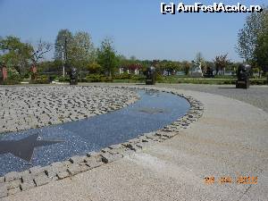 [P46] Bucureşti - Parcul Herăstrău. Monumentul părinţilor fondatori ai Uniunii Europene.  » foto by iulianic
 - 
<span class="allrVoted glyphicon glyphicon-heart hidden" id="av612907"></span>
<a class="m-l-10 hidden" id="sv612907" onclick="voting_Foto_DelVot(,612907,11447)" role="button">șterge vot <span class="glyphicon glyphicon-remove"></span></a>
<a id="v9612907" class=" c-red"  onclick="voting_Foto_SetVot(612907)" role="button"><span class="glyphicon glyphicon-heart-empty"></span> <b>LIKE</b> = Votează poza</a> <img class="hidden"  id="f612907W9" src="/imagini/loader.gif" border="0" /><span class="AjErrMes hidden" id="e612907ErM"></span>