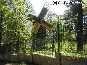 [P47] Bucureşti - Parcul Herăstrău. Moara de la intrarea în Muzeul Satului.  » foto by iulianic
 - 
<span class="allrVoted glyphicon glyphicon-heart hidden" id="av612908"></span>
<a class="m-l-10 hidden" id="sv612908" onclick="voting_Foto_DelVot(,612908,11447)" role="button">șterge vot <span class="glyphicon glyphicon-remove"></span></a>
<a id="v9612908" class=" c-red"  onclick="voting_Foto_SetVot(612908)" role="button"><span class="glyphicon glyphicon-heart-empty"></span> <b>LIKE</b> = Votează poza</a> <img class="hidden"  id="f612908W9" src="/imagini/loader.gif" border="0" /><span class="AjErrMes hidden" id="e612908ErM"></span>