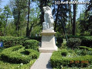 [P13] Bucureşti - Parcul Cişmigiu. Monumentul Soldaţilor Francezi, autor Ion Jalea.  » foto by iulianic
 - 
<span class="allrVoted glyphicon glyphicon-heart hidden" id="av613680"></span>
<a class="m-l-10 hidden" id="sv613680" onclick="voting_Foto_DelVot(,613680,11447)" role="button">șterge vot <span class="glyphicon glyphicon-remove"></span></a>
<a id="v9613680" class=" c-red"  onclick="voting_Foto_SetVot(613680)" role="button"><span class="glyphicon glyphicon-heart-empty"></span> <b>LIKE</b> = Votează poza</a> <img class="hidden"  id="f613680W9" src="/imagini/loader.gif" border="0" /><span class="AjErrMes hidden" id="e613680ErM"></span>