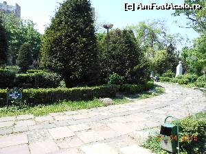 [P38] Bucureşti - Parcul Cişmigiu. Rondul Roman sau Rotonda scriitorilor.  » foto by iulianic
 - 
<span class="allrVoted glyphicon glyphicon-heart hidden" id="av613718"></span>
<a class="m-l-10 hidden" id="sv613718" onclick="voting_Foto_DelVot(,613718,11447)" role="button">șterge vot <span class="glyphicon glyphicon-remove"></span></a>
<a id="v9613718" class=" c-red"  onclick="voting_Foto_SetVot(613718)" role="button"><span class="glyphicon glyphicon-heart-empty"></span> <b>LIKE</b> = Votează poza</a> <img class="hidden"  id="f613718W9" src="/imagini/loader.gif" border="0" /><span class="AjErrMes hidden" id="e613718ErM"></span>