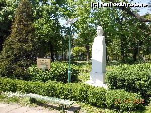 [P40] Bucureşti - Parcul Cişmigiu. Mihai Eminescu în Rotonda scriitorilor.  » foto by iulianic
 - 
<span class="allrVoted glyphicon glyphicon-heart hidden" id="av613720"></span>
<a class="m-l-10 hidden" id="sv613720" onclick="voting_Foto_DelVot(,613720,11447)" role="button">șterge vot <span class="glyphicon glyphicon-remove"></span></a>
<a id="v9613720" class=" c-red"  onclick="voting_Foto_SetVot(613720)" role="button"><span class="glyphicon glyphicon-heart-empty"></span> <b>LIKE</b> = Votează poza</a> <img class="hidden"  id="f613720W9" src="/imagini/loader.gif" border="0" /><span class="AjErrMes hidden" id="e613720ErM"></span>