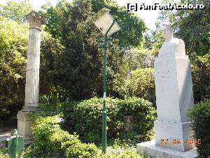 [P42] Bucureşti - Parcul Cişmigiu. Şt. O. Iosif în Rotonda scriitorilor.  » foto by iulianic
 - 
<span class="allrVoted glyphicon glyphicon-heart hidden" id="av613723"></span>
<a class="m-l-10 hidden" id="sv613723" onclick="voting_Foto_DelVot(,613723,11447)" role="button">șterge vot <span class="glyphicon glyphicon-remove"></span></a>
<a id="v9613723" class=" c-red"  onclick="voting_Foto_SetVot(613723)" role="button"><span class="glyphicon glyphicon-heart-empty"></span> <b>LIKE</b> = Votează poza</a> <img class="hidden"  id="f613723W9" src="/imagini/loader.gif" border="0" /><span class="AjErrMes hidden" id="e613723ErM"></span>