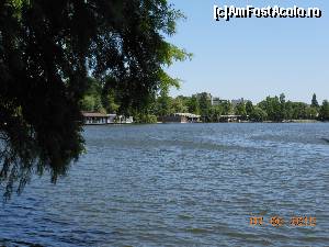 [P09] Parcul Herăstrău - Lacul şi terasele de pe mal.  » foto by iulianic
 - 
<span class="allrVoted glyphicon glyphicon-heart hidden" id="av625287"></span>
<a class="m-l-10 hidden" id="sv625287" onclick="voting_Foto_DelVot(,625287,11447)" role="button">șterge vot <span class="glyphicon glyphicon-remove"></span></a>
<a id="v9625287" class=" c-red"  onclick="voting_Foto_SetVot(625287)" role="button"><span class="glyphicon glyphicon-heart-empty"></span> <b>LIKE</b> = Votează poza</a> <img class="hidden"  id="f625287W9" src="/imagini/loader.gif" border="0" /><span class="AjErrMes hidden" id="e625287ErM"></span>
