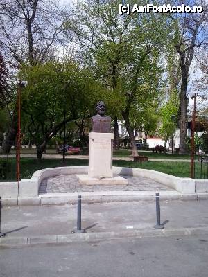[P22] Parcul Grădina Icoanei, bustul poetului A. Păunescu » foto by Dragoș_MD
 - 
<span class="allrVoted glyphicon glyphicon-heart hidden" id="av505270"></span>
<a class="m-l-10 hidden" id="sv505270" onclick="voting_Foto_DelVot(,505270,11447)" role="button">șterge vot <span class="glyphicon glyphicon-remove"></span></a>
<a id="v9505270" class=" c-red"  onclick="voting_Foto_SetVot(505270)" role="button"><span class="glyphicon glyphicon-heart-empty"></span> <b>LIKE</b> = Votează poza</a> <img class="hidden"  id="f505270W9" src="/imagini/loader.gif" border="0" /><span class="AjErrMes hidden" id="e505270ErM"></span>