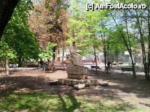 [P07] Parcul Ioanid / Ion Voicu, statuia pictorului Ștefan Luchian » foto by Dragoș_MD
 - 
<span class="allrVoted glyphicon glyphicon-heart hidden" id="av505255"></span>
<a class="m-l-10 hidden" id="sv505255" onclick="voting_Foto_DelVot(,505255,11447)" role="button">șterge vot <span class="glyphicon glyphicon-remove"></span></a>
<a id="v9505255" class=" c-red"  onclick="voting_Foto_SetVot(505255)" role="button"><span class="glyphicon glyphicon-heart-empty"></span> <b>LIKE</b> = Votează poza</a> <img class="hidden"  id="f505255W9" src="/imagini/loader.gif" border="0" /><span class="AjErrMes hidden" id="e505255ErM"></span>
