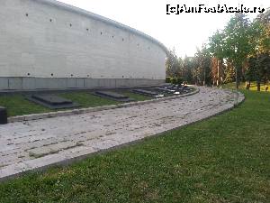[P28] Pietrele funerare din jurul Mausoleului.  » foto by Mika
 - 
<span class="allrVoted glyphicon glyphicon-heart hidden" id="av626030"></span>
<a class="m-l-10 hidden" id="sv626030" onclick="voting_Foto_DelVot(,626030,11447)" role="button">șterge vot <span class="glyphicon glyphicon-remove"></span></a>
<a id="v9626030" class=" c-red"  onclick="voting_Foto_SetVot(626030)" role="button"><span class="glyphicon glyphicon-heart-empty"></span> <b>LIKE</b> = Votează poza</a> <img class="hidden"  id="f626030W9" src="/imagini/loader.gif" border="0" /><span class="AjErrMes hidden" id="e626030ErM"></span>