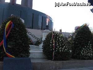 [P18] Mormântul Ostaşului Necunoscut şi flacăra veşnică » foto by Michi
 - 
<span class="allrVoted glyphicon glyphicon-heart hidden" id="av484850"></span>
<a class="m-l-10 hidden" id="sv484850" onclick="voting_Foto_DelVot(,484850,11447)" role="button">șterge vot <span class="glyphicon glyphicon-remove"></span></a>
<a id="v9484850" class=" c-red"  onclick="voting_Foto_SetVot(484850)" role="button"><span class="glyphicon glyphicon-heart-empty"></span> <b>LIKE</b> = Votează poza</a> <img class="hidden"  id="f484850W9" src="/imagini/loader.gif" border="0" /><span class="AjErrMes hidden" id="e484850ErM"></span>