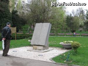 [P14] Monumentul soldaţilor americani » foto by Michi
 - 
<span class="allrVoted glyphicon glyphicon-heart hidden" id="av503729"></span>
<a class="m-l-10 hidden" id="sv503729" onclick="voting_Foto_DelVot(,503729,11447)" role="button">șterge vot <span class="glyphicon glyphicon-remove"></span></a>
<a id="v9503729" class=" c-red"  onclick="voting_Foto_SetVot(503729)" role="button"><span class="glyphicon glyphicon-heart-empty"></span> <b>LIKE</b> = Votează poza</a> <img class="hidden"  id="f503729W9" src="/imagini/loader.gif" border="0" /><span class="AjErrMes hidden" id="e503729ErM"></span>