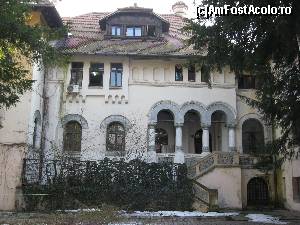 [P03] Casa familiei Brătianu » foto by tata123 🔱
 - 
<span class="allrVoted glyphicon glyphicon-heart hidden" id="av575623"></span>
<a class="m-l-10 hidden" id="sv575623" onclick="voting_Foto_DelVot(,575623,11447)" role="button">șterge vot <span class="glyphicon glyphicon-remove"></span></a>
<a id="v9575623" class=" c-red"  onclick="voting_Foto_SetVot(575623)" role="button"><span class="glyphicon glyphicon-heart-empty"></span> <b>LIKE</b> = Votează poza</a> <img class="hidden"  id="f575623W9" src="/imagini/loader.gif" border="0" /><span class="AjErrMes hidden" id="e575623ErM"></span>