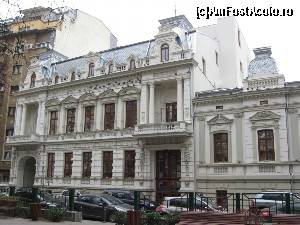 [P14] Clădirea cu cariatide de pe str. Dionisie Lupu nr. 70-72 » foto by tata123 🔱
 - 
<span class="allrVoted glyphicon glyphicon-heart hidden" id="av578460"></span>
<a class="m-l-10 hidden" id="sv578460" onclick="voting_Foto_DelVot(,578460,11447)" role="button">șterge vot <span class="glyphicon glyphicon-remove"></span></a>
<a id="v9578460" class=" c-red"  onclick="voting_Foto_SetVot(578460)" role="button"><span class="glyphicon glyphicon-heart-empty"></span> <b>LIKE</b> = Votează poza</a> <img class="hidden"  id="f578460W9" src="/imagini/loader.gif" border="0" /><span class="AjErrMes hidden" id="e578460ErM"></span>