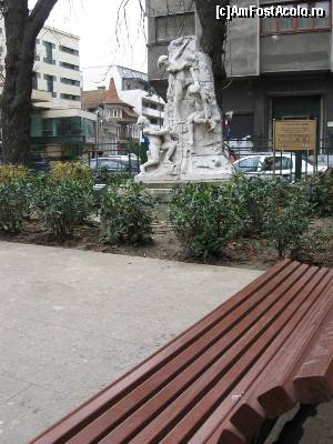 [P06] Un loc de popas lângă statuie...  » foto by tata123 🔱
 - 
<span class="allrVoted glyphicon glyphicon-heart hidden" id="av578448"></span>
<a class="m-l-10 hidden" id="sv578448" onclick="voting_Foto_DelVot(,578448,11447)" role="button">șterge vot <span class="glyphicon glyphicon-remove"></span></a>
<a id="v9578448" class=" c-red"  onclick="voting_Foto_SetVot(578448)" role="button"><span class="glyphicon glyphicon-heart-empty"></span> <b>LIKE</b> = Votează poza</a> <img class="hidden"  id="f578448W9" src="/imagini/loader.gif" border="0" /><span class="AjErrMes hidden" id="e578448ErM"></span>