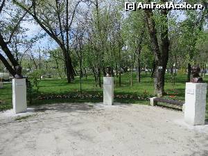 [P10] Plasarea busturilor în parc.  » foto by tata123 🔱
 - 
<span class="allrVoted glyphicon glyphicon-heart hidden" id="av609095"></span>
<a class="m-l-10 hidden" id="sv609095" onclick="voting_Foto_DelVot(,609095,11447)" role="button">șterge vot <span class="glyphicon glyphicon-remove"></span></a>
<a id="v9609095" class=" c-red"  onclick="voting_Foto_SetVot(609095)" role="button"><span class="glyphicon glyphicon-heart-empty"></span> <b>LIKE</b> = Votează poza</a> <img class="hidden"  id="f609095W9" src="/imagini/loader.gif" border="0" /><span class="AjErrMes hidden" id="e609095ErM"></span>
