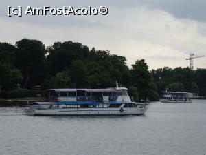 [P07] Nava „Cernica” în prim plan și supraetajatul „Băneasa” în planul secund - Lacul Herăstrău.  » foto by tata123 🔱
 - 
<span class="allrVoted glyphicon glyphicon-heart hidden" id="av977297"></span>
<a class="m-l-10 hidden" id="sv977297" onclick="voting_Foto_DelVot(,977297,11447)" role="button">șterge vot <span class="glyphicon glyphicon-remove"></span></a>
<a id="v9977297" class=" c-red"  onclick="voting_Foto_SetVot(977297)" role="button"><span class="glyphicon glyphicon-heart-empty"></span> <b>LIKE</b> = Votează poza</a> <img class="hidden"  id="f977297W9" src="/imagini/loader.gif" border="0" /><span class="AjErrMes hidden" id="e977297ErM"></span>