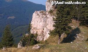 [P04] Piatra Șoimului din munții Rarău, jud. Suceava.  » foto by traian.leuca †
 - 
<span class="allrVoted glyphicon glyphicon-heart hidden" id="av701773"></span>
<a class="m-l-10 hidden" id="sv701773" onclick="voting_Foto_DelVot(,701773,11459)" role="button">șterge vot <span class="glyphicon glyphicon-remove"></span></a>
<a id="v9701773" class=" c-red"  onclick="voting_Foto_SetVot(701773)" role="button"><span class="glyphicon glyphicon-heart-empty"></span> <b>LIKE</b> = Votează poza</a> <img class="hidden"  id="f701773W9" src="/imagini/loader.gif" border="0" /><span class="AjErrMes hidden" id="e701773ErM"></span>