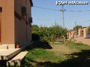 [P02] Latura dinspre strada din care se face accesul, cu o gradinita frumoasa si loc de joaca pentru copii.  » foto by george_bton*
 - 
<span class="allrVoted glyphicon glyphicon-heart hidden" id="av362246"></span>
<a class="m-l-10 hidden" id="sv362246" onclick="voting_Foto_DelVot(,362246,11465)" role="button">șterge vot <span class="glyphicon glyphicon-remove"></span></a>
<a id="v9362246" class=" c-red"  onclick="voting_Foto_SetVot(362246)" role="button"><span class="glyphicon glyphicon-heart-empty"></span> <b>LIKE</b> = Votează poza</a> <img class="hidden"  id="f362246W9" src="/imagini/loader.gif" border="0" /><span class="AjErrMes hidden" id="e362246ErM"></span>