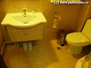 [P12] Pensiunea Casa Humor-camera dubla corp B (baia)  » foto by mirmicu
 - 
<span class="allrVoted glyphicon glyphicon-heart hidden" id="av617266"></span>
<a class="m-l-10 hidden" id="sv617266" onclick="voting_Foto_DelVot(,617266,11467)" role="button">șterge vot <span class="glyphicon glyphicon-remove"></span></a>
<a id="v9617266" class=" c-red"  onclick="voting_Foto_SetVot(617266)" role="button"><span class="glyphicon glyphicon-heart-empty"></span> <b>LIKE</b> = Votează poza</a> <img class="hidden"  id="f617266W9" src="/imagini/loader.gif" border="0" /><span class="AjErrMes hidden" id="e617266ErM"></span>