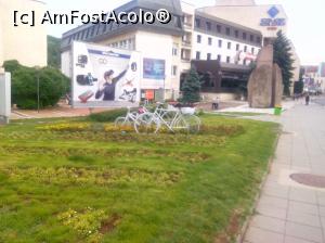 [P22] Langa hotelul LOVECH » foto by georgel
 - 
<span class="allrVoted glyphicon glyphicon-heart hidden" id="av862051"></span>
<a class="m-l-10 hidden" id="sv862051" onclick="voting_Foto_DelVot(,862051,11645)" role="button">șterge vot <span class="glyphicon glyphicon-remove"></span></a>
<a id="v9862051" class=" c-red"  onclick="voting_Foto_SetVot(862051)" role="button"><span class="glyphicon glyphicon-heart-empty"></span> <b>LIKE</b> = Votează poza</a> <img class="hidden"  id="f862051W9" src="/imagini/loader.gif" border="0" /><span class="AjErrMes hidden" id="e862051ErM"></span>
