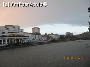 [P05] Râul Osam ce împarte orașul în două.  » foto by elviramvio
 - 
<span class="allrVoted glyphicon glyphicon-heart hidden" id="av766112"></span>
<a class="m-l-10 hidden" id="sv766112" onclick="voting_Foto_DelVot(,766112,11645)" role="button">șterge vot <span class="glyphicon glyphicon-remove"></span></a>
<a id="v9766112" class=" c-red"  onclick="voting_Foto_SetVot(766112)" role="button"><span class="glyphicon glyphicon-heart-empty"></span> <b>LIKE</b> = Votează poza</a> <img class="hidden"  id="f766112W9" src="/imagini/loader.gif" border="0" /><span class="AjErrMes hidden" id="e766112ErM"></span>