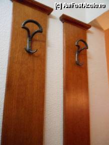 [P12] Hotel Pliska - Sofia, camera 410, cuierul din hol. » foto by iulianic
 - 
<span class="allrVoted glyphicon glyphicon-heart hidden" id="av325786"></span>
<a class="m-l-10 hidden" id="sv325786" onclick="voting_Foto_DelVot(,325786,11671)" role="button">șterge vot <span class="glyphicon glyphicon-remove"></span></a>
<a id="v9325786" class=" c-red"  onclick="voting_Foto_SetVot(325786)" role="button"><span class="glyphicon glyphicon-heart-empty"></span> <b>LIKE</b> = Votează poza</a> <img class="hidden"  id="f325786W9" src="/imagini/loader.gif" border="0" /><span class="AjErrMes hidden" id="e325786ErM"></span>