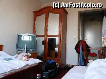 [P14] Hotel Pliska - Sofia, camera 410, sifonierul demodat, televizorul instalat pe o noptiera si... dezordinea noastra. » foto by iulianic
 - 
<span class="allrVoted glyphicon glyphicon-heart hidden" id="av325788"></span>
<a class="m-l-10 hidden" id="sv325788" onclick="voting_Foto_DelVot(,325788,11671)" role="button">șterge vot <span class="glyphicon glyphicon-remove"></span></a>
<a id="v9325788" class=" c-red"  onclick="voting_Foto_SetVot(325788)" role="button"><span class="glyphicon glyphicon-heart-empty"></span> <b>LIKE</b> = Votează poza</a> <img class="hidden"  id="f325788W9" src="/imagini/loader.gif" border="0" /><span class="AjErrMes hidden" id="e325788ErM"></span>