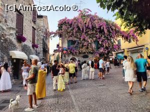 [P12] La pas prin centrul vechi din Sirmione » foto by crismis
 - 
<span class="allrVoted glyphicon glyphicon-heart hidden" id="av1502484"></span>
<a class="m-l-10 hidden" id="sv1502484" onclick="voting_Foto_DelVot(,1502484,11696)" role="button">șterge vot <span class="glyphicon glyphicon-remove"></span></a>
<a id="v91502484" class=" c-red"  onclick="voting_Foto_SetVot(1502484)" role="button"><span class="glyphicon glyphicon-heart-empty"></span> <b>LIKE</b> = Votează poza</a> <img class="hidden"  id="f1502484W9" src="/imagini/loader.gif" border="0" /><span class="AjErrMes hidden" id="e1502484ErM"></span>