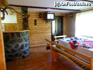 [P03] Living-ul cabanei Dochita 2 - in spate, usa de la camera de la parter.  » foto by LoraG76*
 - 
<span class="allrVoted glyphicon glyphicon-heart hidden" id="av436968"></span>
<a class="m-l-10 hidden" id="sv436968" onclick="voting_Foto_DelVot(,436968,11715)" role="button">șterge vot <span class="glyphicon glyphicon-remove"></span></a>
<a id="v9436968" class=" c-red"  onclick="voting_Foto_SetVot(436968)" role="button"><span class="glyphicon glyphicon-heart-empty"></span> <b>LIKE</b> = Votează poza</a> <img class="hidden"  id="f436968W9" src="/imagini/loader.gif" border="0" /><span class="AjErrMes hidden" id="e436968ErM"></span>