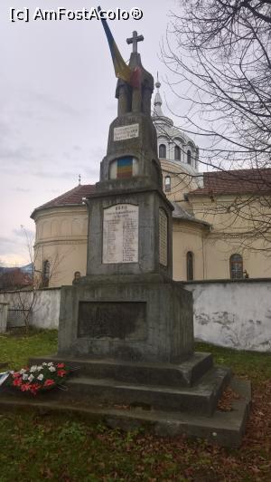 [P10] Monumentul eroilor Sebeșul de Sus » foto by AZE
 - 
<span class="allrVoted glyphicon glyphicon-heart hidden" id="av920660"></span>
<a class="m-l-10 hidden" id="sv920660" onclick="voting_Foto_DelVot(,920660,11727)" role="button">șterge vot <span class="glyphicon glyphicon-remove"></span></a>
<a id="v9920660" class=" c-red"  onclick="voting_Foto_SetVot(920660)" role="button"><span class="glyphicon glyphicon-heart-empty"></span> <b>LIKE</b> = Votează poza</a> <img class="hidden"  id="f920660W9" src="/imagini/loader.gif" border="0" /><span class="AjErrMes hidden" id="e920660ErM"></span>