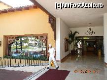 [P36] intrarea la restaurantul principal.  » foto by Marinescu Ana*
 - 
<span class="allrVoted glyphicon glyphicon-heart hidden" id="av487203"></span>
<a class="m-l-10 hidden" id="sv487203" onclick="voting_Foto_DelVot(,487203,11752)" role="button">șterge vot <span class="glyphicon glyphicon-remove"></span></a>
<a id="v9487203" class=" c-red"  onclick="voting_Foto_SetVot(487203)" role="button"><span class="glyphicon glyphicon-heart-empty"></span> <b>LIKE</b> = Votează poza</a> <img class="hidden"  id="f487203W9" src="/imagini/loader.gif" border="0" /><span class="AjErrMes hidden" id="e487203ErM"></span>