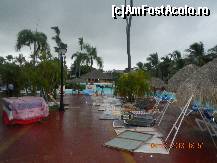 [P41] apoi chiar a inceput ploaia, care a inut toata noaptea. noroc ca in sifonier aveam 2 umbrele mari care ne-au fost de ajutor. 
a doua zi a fost de vis-cald si bine » foto by Marinescu Ana*
 - 
<span class="allrVoted glyphicon glyphicon-heart hidden" id="av487220"></span>
<a class="m-l-10 hidden" id="sv487220" onclick="voting_Foto_DelVot(,487220,11752)" role="button">șterge vot <span class="glyphicon glyphicon-remove"></span></a>
<a id="v9487220" class=" c-red"  onclick="voting_Foto_SetVot(487220)" role="button"><span class="glyphicon glyphicon-heart-empty"></span> <b>LIKE</b> = Votează poza</a> <img class="hidden"  id="f487220W9" src="/imagini/loader.gif" border="0" /><span class="AjErrMes hidden" id="e487220ErM"></span>