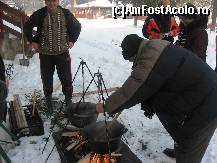 [P19] La ceaunul cu carne...  » foto by Tudose E
 - 
<span class="allrVoted glyphicon glyphicon-heart hidden" id="av391639"></span>
<a class="m-l-10 hidden" id="sv391639" onclick="voting_Foto_DelVot(,391639,11824)" role="button">șterge vot <span class="glyphicon glyphicon-remove"></span></a>
<a id="v9391639" class=" c-red"  onclick="voting_Foto_SetVot(391639)" role="button"><span class="glyphicon glyphicon-heart-empty"></span> <b>LIKE</b> = Votează poza</a> <img class="hidden"  id="f391639W9" src="/imagini/loader.gif" border="0" /><span class="AjErrMes hidden" id="e391639ErM"></span>