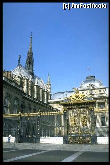 [P2x] Saint Chapelle si Palatul de justitie » foto by Cristian_h
 - 
<span class="allrVoted glyphicon glyphicon-heart hidden" id="av7601"></span>
<a class="m-l-10 hidden" id="sv7601" onclick="voting_Foto_DelVot(,7601,11886)" role="button">șterge vot <span class="glyphicon glyphicon-remove"></span></a>
<a id="v97601" class=" c-red"  onclick="voting_Foto_SetVot(7601)" role="button"><span class="glyphicon glyphicon-heart-empty"></span> <b>LIKE</b> = Votează poza</a> <img class="hidden"  id="f7601W9" src="/imagini/loader.gif" border="0" /><span class="AjErrMes hidden" id="e7601ErM"></span>