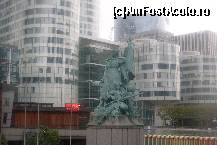 [P14] Monumentul La Défense, cel care a dat numele cartierului, reprezentându-i pe apărătorii Parisului, în timpul războiului franco-prusac » foto by Ovidiu istorie
 - 
<span class="allrVoted glyphicon glyphicon-heart hidden" id="av316207"></span>
<a class="m-l-10 hidden" id="sv316207" onclick="voting_Foto_DelVot(,316207,11886)" role="button">șterge vot <span class="glyphicon glyphicon-remove"></span></a>
<a id="v9316207" class=" c-red"  onclick="voting_Foto_SetVot(316207)" role="button"><span class="glyphicon glyphicon-heart-empty"></span> <b>LIKE</b> = Votează poza</a> <img class="hidden"  id="f316207W9" src="/imagini/loader.gif" border="0" /><span class="AjErrMes hidden" id="e316207ErM"></span>