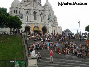 [P28] Pe scările din faţa bazilicii Sacré-Coeur » foto by gettyy
 - 
<span class="allrVoted glyphicon glyphicon-heart hidden" id="av591089"></span>
<a class="m-l-10 hidden" id="sv591089" onclick="voting_Foto_DelVot(,591089,11886)" role="button">șterge vot <span class="glyphicon glyphicon-remove"></span></a>
<a id="v9591089" class=" c-red"  onclick="voting_Foto_SetVot(591089)" role="button"><span class="glyphicon glyphicon-heart-empty"></span> <b>LIKE</b> = Votează poza</a> <img class="hidden"  id="f591089W9" src="/imagini/loader.gif" border="0" /><span class="AjErrMes hidden" id="e591089ErM"></span>