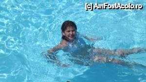 [P03] fiica-mea, incantata de apa din piscina hotelului...  » foto by emutica
 - 
<span class="allrVoted glyphicon glyphicon-heart hidden" id="av432119"></span>
<a class="m-l-10 hidden" id="sv432119" onclick="voting_Foto_DelVot(,432119,11907)" role="button">șterge vot <span class="glyphicon glyphicon-remove"></span></a>
<a id="v9432119" class=" c-red"  onclick="voting_Foto_SetVot(432119)" role="button"><span class="glyphicon glyphicon-heart-empty"></span> <b>LIKE</b> = Votează poza</a> <img class="hidden"  id="f432119W9" src="/imagini/loader.gif" border="0" /><span class="AjErrMes hidden" id="e432119ErM"></span>