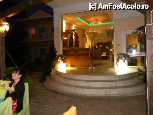 [P15] intrare in hotel » foto by popescu a
 - 
<span class="allrVoted glyphicon glyphicon-heart hidden" id="av472812"></span>
<a class="m-l-10 hidden" id="sv472812" onclick="voting_Foto_DelVot(,472812,11907)" role="button">șterge vot <span class="glyphicon glyphicon-remove"></span></a>
<a id="v9472812" class=" c-red"  onclick="voting_Foto_SetVot(472812)" role="button"><span class="glyphicon glyphicon-heart-empty"></span> <b>LIKE</b> = Votează poza</a> <img class="hidden"  id="f472812W9" src="/imagini/loader.gif" border="0" /><span class="AjErrMes hidden" id="e472812ErM"></span>