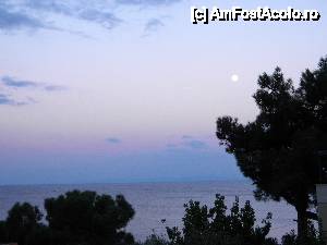 [P06] zori de zi -vedere din camera (luna inca nu s-a dus la culcare) » foto by popescu a
 - 
<span class="allrVoted glyphicon glyphicon-heart hidden" id="av472797"></span>
<a class="m-l-10 hidden" id="sv472797" onclick="voting_Foto_DelVot(,472797,11907)" role="button">șterge vot <span class="glyphicon glyphicon-remove"></span></a>
<a id="v9472797" class=" c-red"  onclick="voting_Foto_SetVot(472797)" role="button"><span class="glyphicon glyphicon-heart-empty"></span> <b>LIKE</b> = Votează poza</a> <img class="hidden"  id="f472797W9" src="/imagini/loader.gif" border="0" /><span class="AjErrMes hidden" id="e472797ErM"></span>