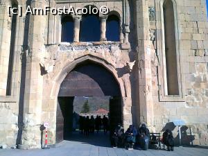 [P01] Mtskheta - intrarea în catedrala patriarhală Svetitskhoveli, flancată de un grup de cerşetoare (femeile astea, stând acolo pe un vânt rece şi incredibil de puternic, chiar mi-au inspirat milă) » foto by calator2000
 - 
<span class="allrVoted glyphicon glyphicon-heart hidden" id="av812596"></span>
<a class="m-l-10 hidden" id="sv812596" onclick="voting_Foto_DelVot(,812596,11911)" role="button">șterge vot <span class="glyphicon glyphicon-remove"></span></a>
<a id="v9812596" class=" c-red"  onclick="voting_Foto_SetVot(812596)" role="button"><span class="glyphicon glyphicon-heart-empty"></span> <b>LIKE</b> = Votează poza</a> <img class="hidden"  id="f812596W9" src="/imagini/loader.gif" border="0" /><span class="AjErrMes hidden" id="e812596ErM"></span>