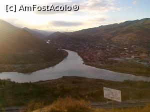 [P45] Mtskheta - vedere de la biserica Jvari spre confluenţa râurilor Mtkvari (Kura) şi Aragvi » foto by calator2000
 - 
<span class="allrVoted glyphicon glyphicon-heart hidden" id="av813044"></span>
<a class="m-l-10 hidden" id="sv813044" onclick="voting_Foto_DelVot(,813044,11911)" role="button">șterge vot <span class="glyphicon glyphicon-remove"></span></a>
<a id="v9813044" class=" c-red"  onclick="voting_Foto_SetVot(813044)" role="button"><span class="glyphicon glyphicon-heart-empty"></span> <b>LIKE</b> = Votează poza</a> <img class="hidden"  id="f813044W9" src="/imagini/loader.gif" border="0" /><span class="AjErrMes hidden" id="e813044ErM"></span>